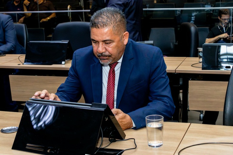 Marrom Cunha presta homenagens aos profissionais do Direito, Assistência Social, Segurança e ao Lar dos Velhinhos